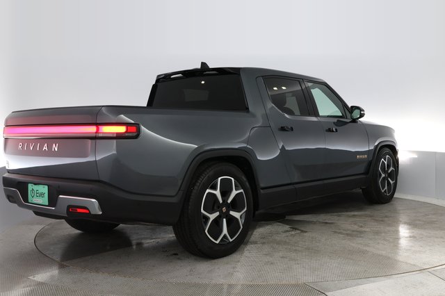 2022 Rivian R1T — photo 2 of 26