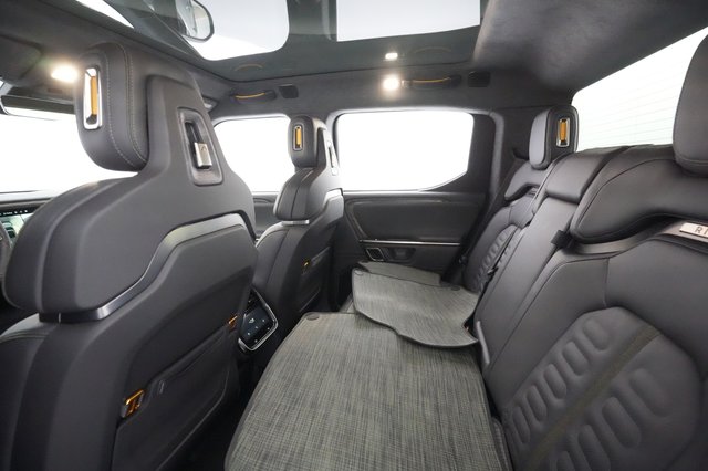 2022 Rivian R1T — photo 18 of 26