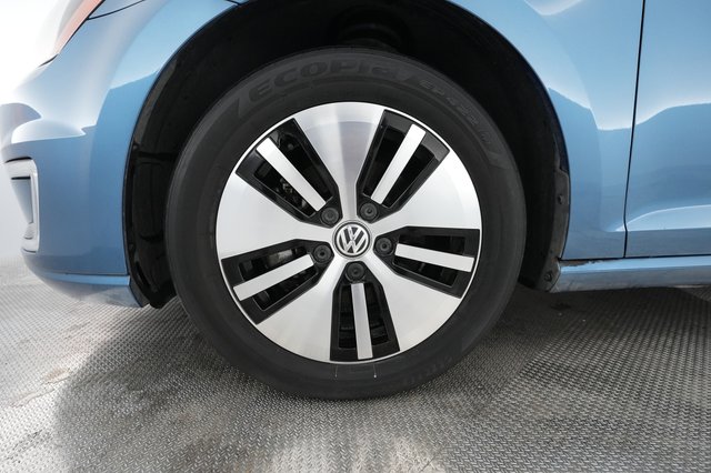 2016 Volkswagen e-Golf — photo 12 of 28