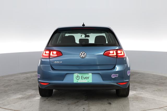 2016 Volkswagen e-Golf — photo 9 of 28