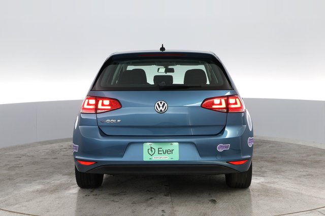 2016 Volkswagen e-Golf — photo 9 of 28