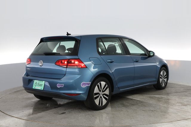2016 Volkswagen e-Golf — photo 2 of 28