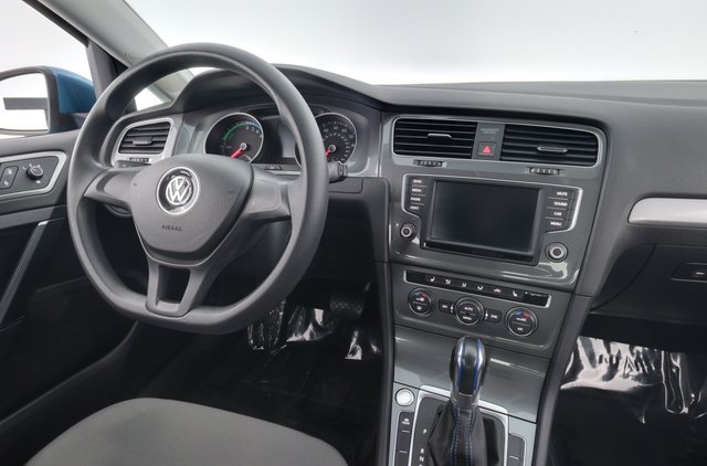 2016 Volkswagen e-Golf — photo 3 of 28