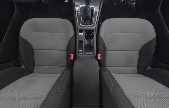 2016 Volkswagen e-Golf — photo 19 of 28