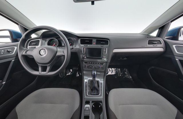 2016 Volkswagen e-Golf — photo 20 of 28