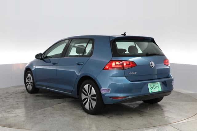 2016 Volkswagen e-Golf — photo 10 of 28