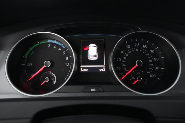 2016 Volkswagen e-Golf — photo 5 of 28
