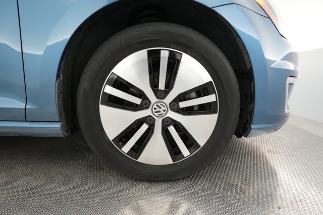 2016 Volkswagen e-Golf — photo 14 of 28
