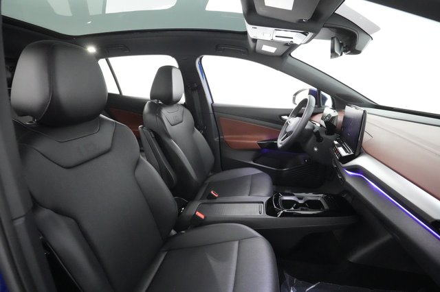2021 Volkswagen ID.4 — photo 17 of 28