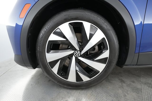 2021 Volkswagen ID.4 — photo 11 of 28