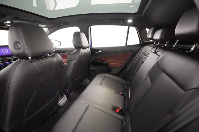 2021 Volkswagen ID.4 — photo 16 of 28
