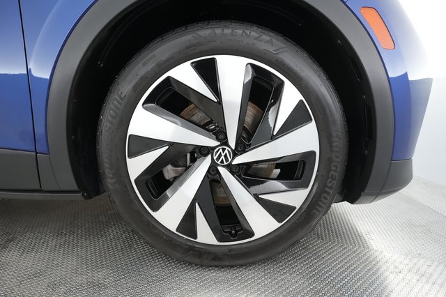 2021 Volkswagen ID.4 — photo 13 of 28