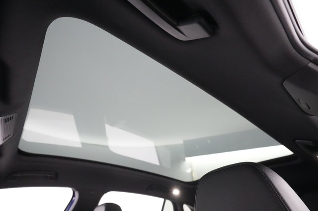 2021 Volkswagen ID.4 — photo 18 of 28