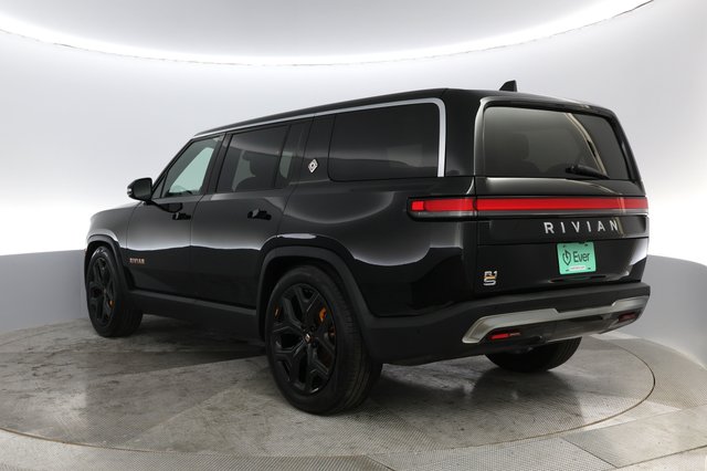 2022 Rivian R1S — photo 11 of 33