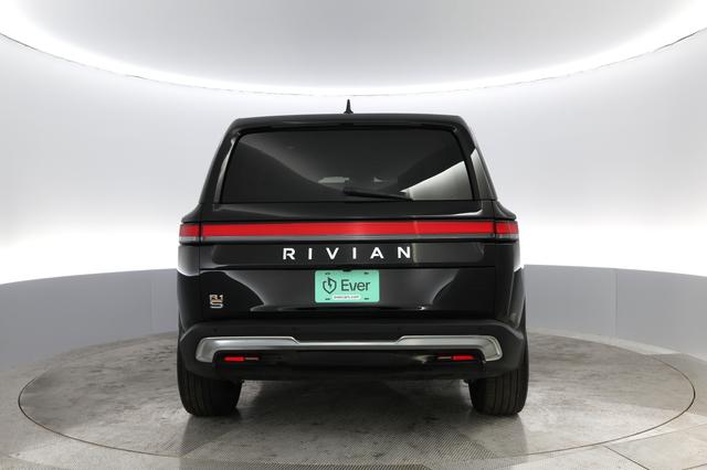 2022 Rivian R1S — photo 10 of 33