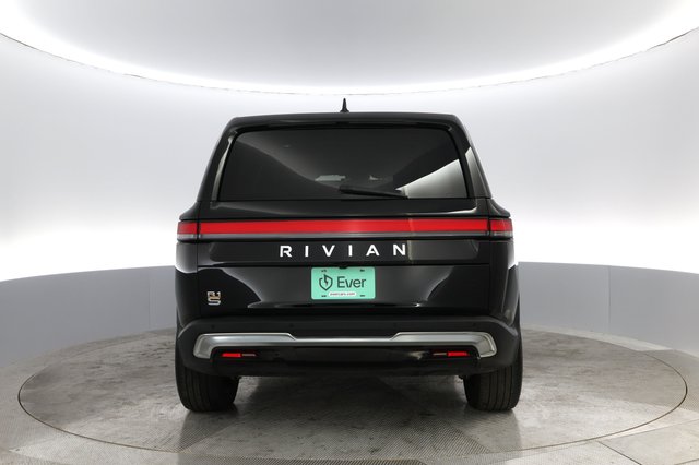 2022 Rivian R1S — photo 10 of 33