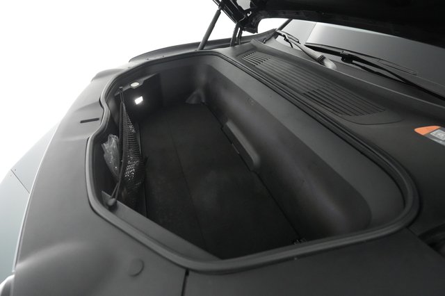2022 Rivian R1S — photo 22 of 33