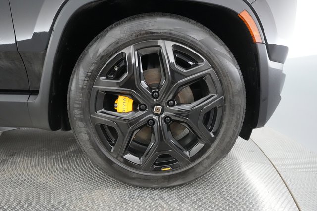 2022 Rivian R1S — photo 15 of 33
