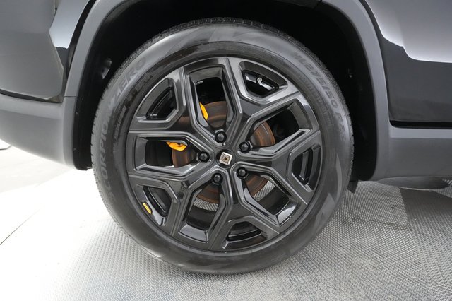 2022 Rivian R1S — photo 16 of 33