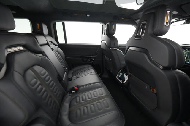 2022 Rivian R1S — photo 20 of 33