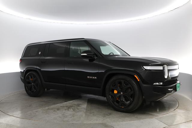 2022 Rivian R1S — photo 8 of 33