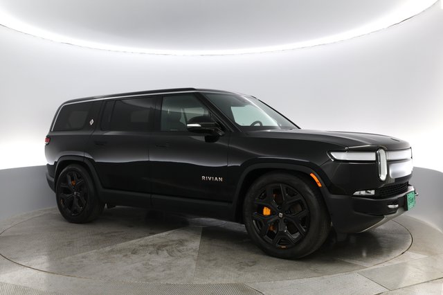 2022 Rivian R1S — photo 8 of 33