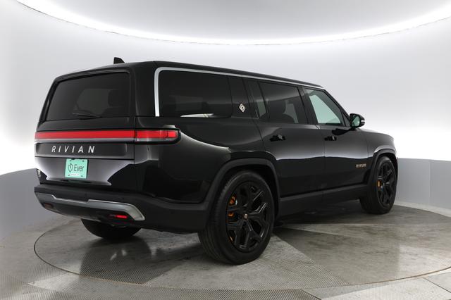 2022 Rivian R1S — photo 9 of 33