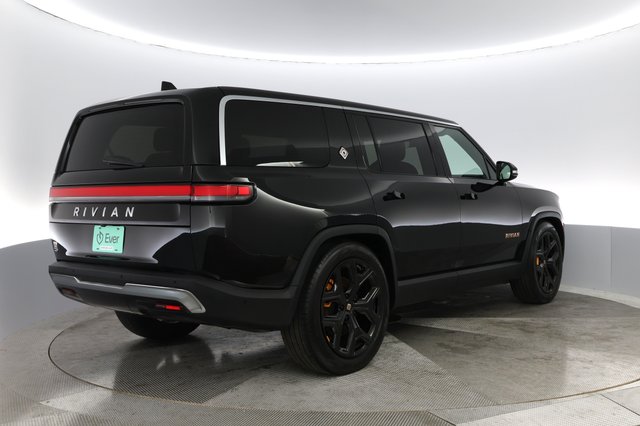 2022 Rivian R1S — photo 9 of 33