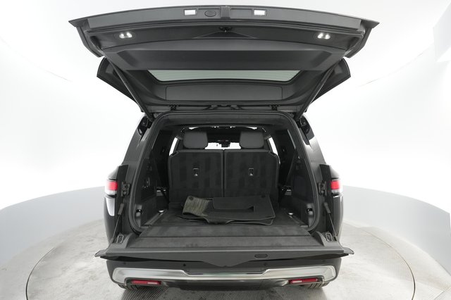 2022 Rivian R1S — photo 21 of 33