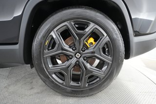 2022 Rivian R1S — photo 14 of 33