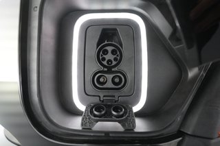 2022 Rivian R1S — photo 23 of 33