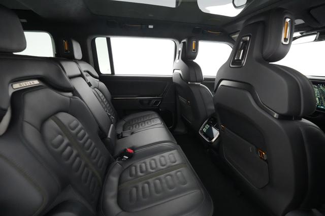 2022 Rivian R1S — photo 3 of 33