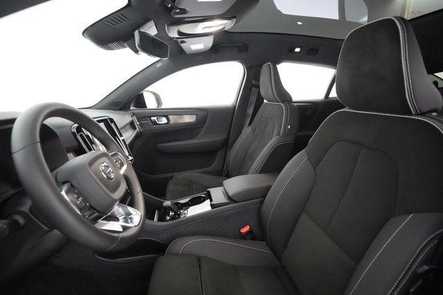 2023 Volvo C40 Recharge — photo 17 of 31