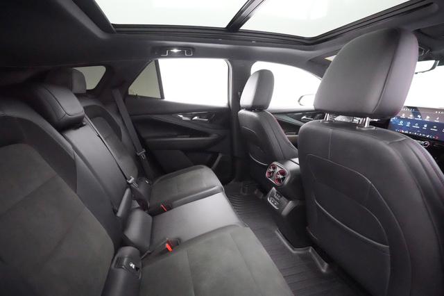 2024 Chevrolet Blazer EV — photo 3 of 40