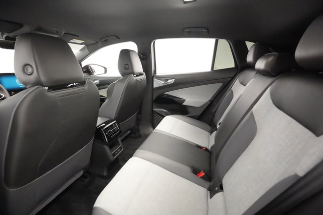 2023 Volkswagen ID.4 — photo 15 of 21