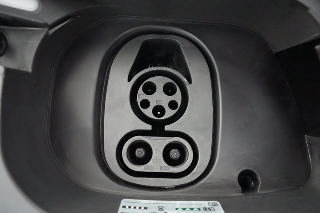 2023 Volkswagen ID.4 — photo 18 of 21
