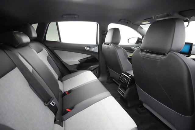 2023 Volkswagen ID.4 — photo 17 of 21
