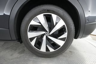 2023 Volkswagen ID.4 — photo 11 of 21