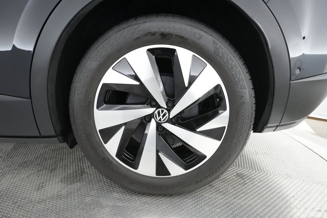 2023 Volkswagen ID.4 — photo 11 of 21