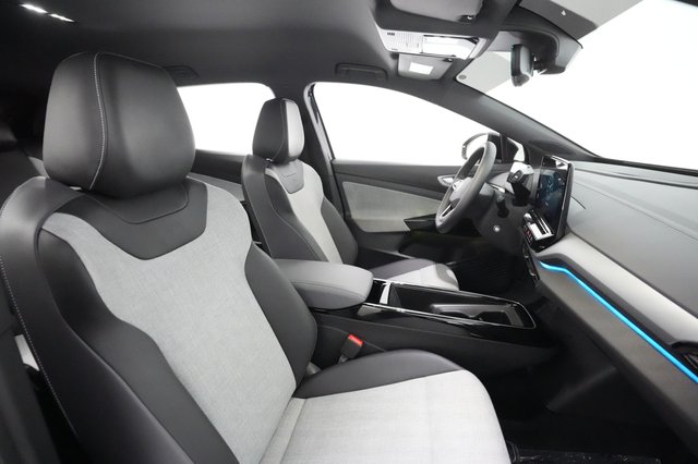 2023 Volkswagen ID.4 — photo 16 of 21