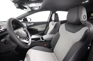 2023 Volkswagen ID.4 — photo 14 of 21