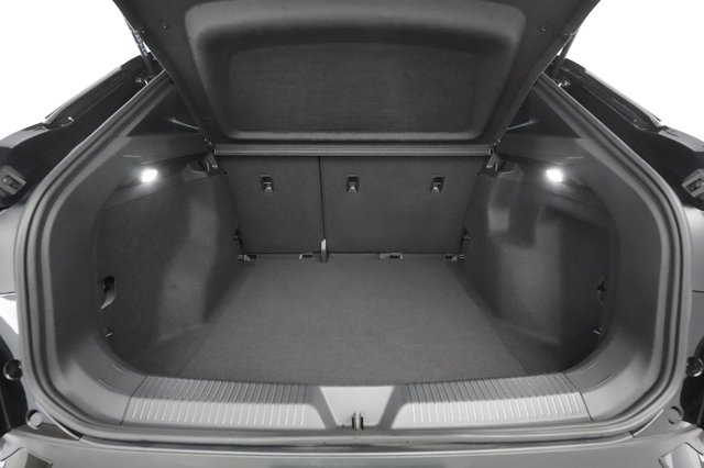 2023 Volkswagen ID.4 — photo 19 of 21