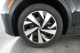 2023 Volkswagen ID.4 — photo 10 of 21
