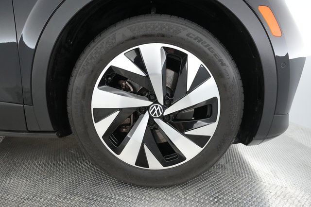 2023 Volkswagen ID.4 — photo 12 of 21