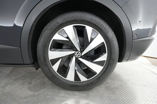 2023 Volkswagen ID.4 — photo 12 of 24