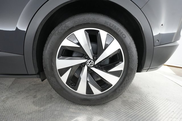 2023 Volkswagen ID.4 — photo 12 of 24