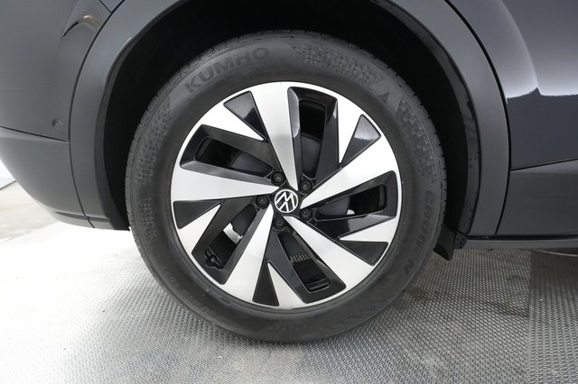 2023 Volkswagen ID.4 — photo 14 of 24