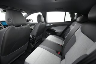 2023 Volkswagen ID.4 — photo 16 of 24