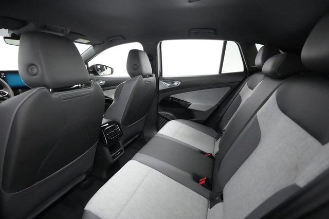 2023 Volkswagen ID.4 — photo 16 of 24
