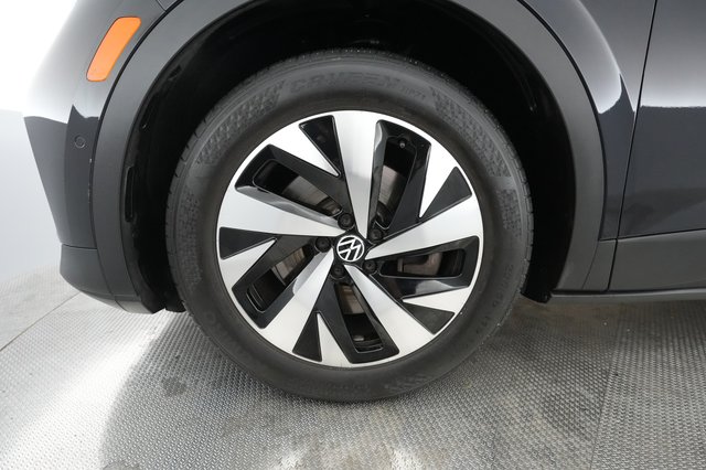 2023 Volkswagen ID.4 — photo 11 of 24